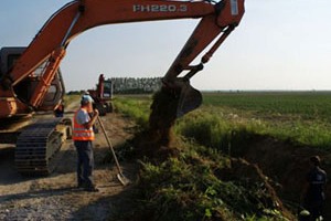 Donji Miholjac, 15. srpnja 2010. - do 2012. godine izgradit će se obilaznica duga 6,2 kilometra, a prva faza izgradnje u dužini 2550 metara vrijedna je 12 milijuna kuna